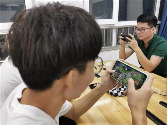 EDG强势出战无畏契约曼谷大师赛首日激情四溢！