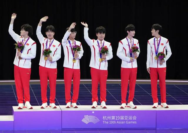 冲上热搜！花海直播宣布：没有回归赛场的准备！曾是KPL首秀斩获“五杀”的天才少年出道即巅峰(图6)