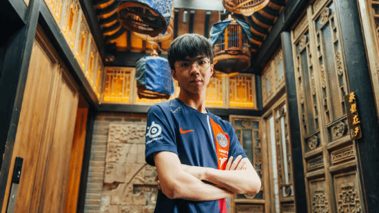 曾是EDG替补 险掀翻T1！中国LOL选手靠神明开始追梦