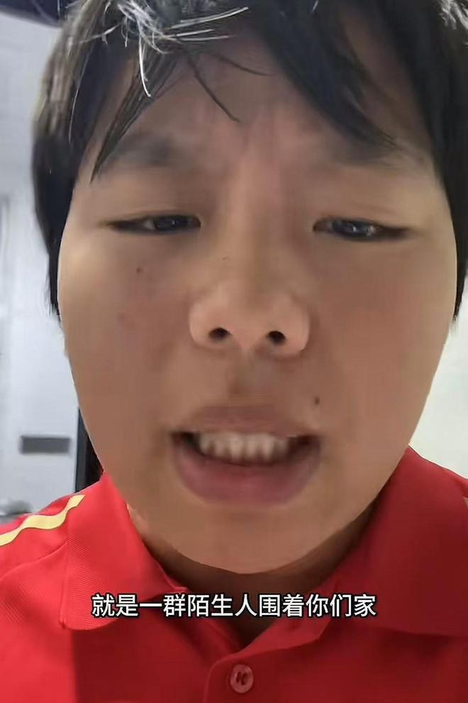 沭阳4姐弟一夜爆火后门口出现很多陌生人大衣哥的话有人信了(图9)