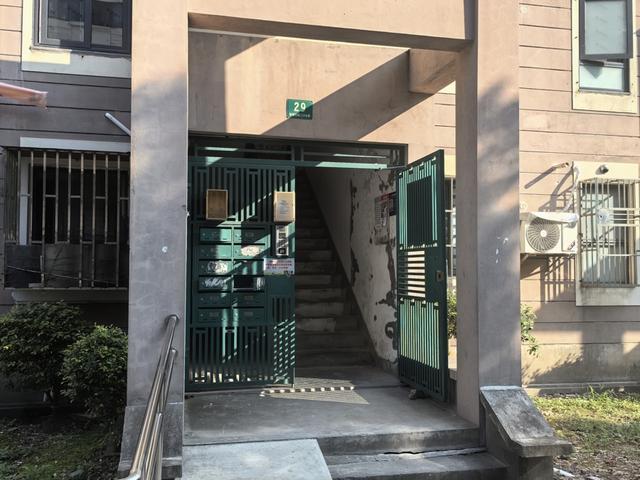 浦东多个小区门禁同时瘫痪又是政府早年统一改造实事工程该如何“善后”