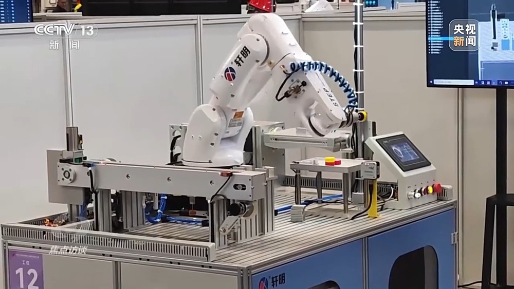 焦点访谈丨技能点亮未来 看产业与人才如何双向奔赴(图2)