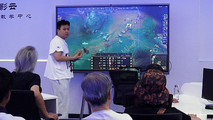 “00后电竞导师”上线！他们的学生平均年龄就有65岁