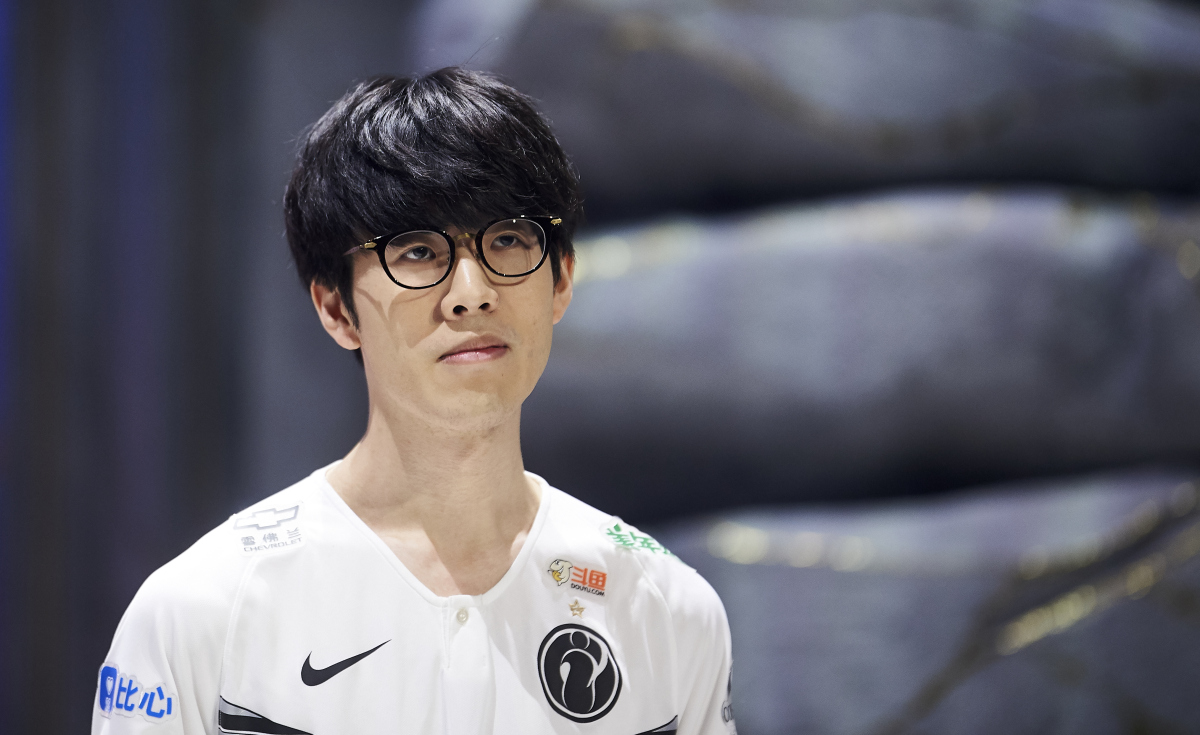 Faker对话韩国总理透露：每天读书只为领导好队友