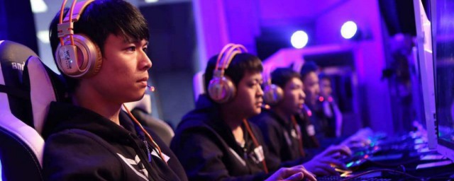 《和平精英》向「最潮电竞」发起了冲锋