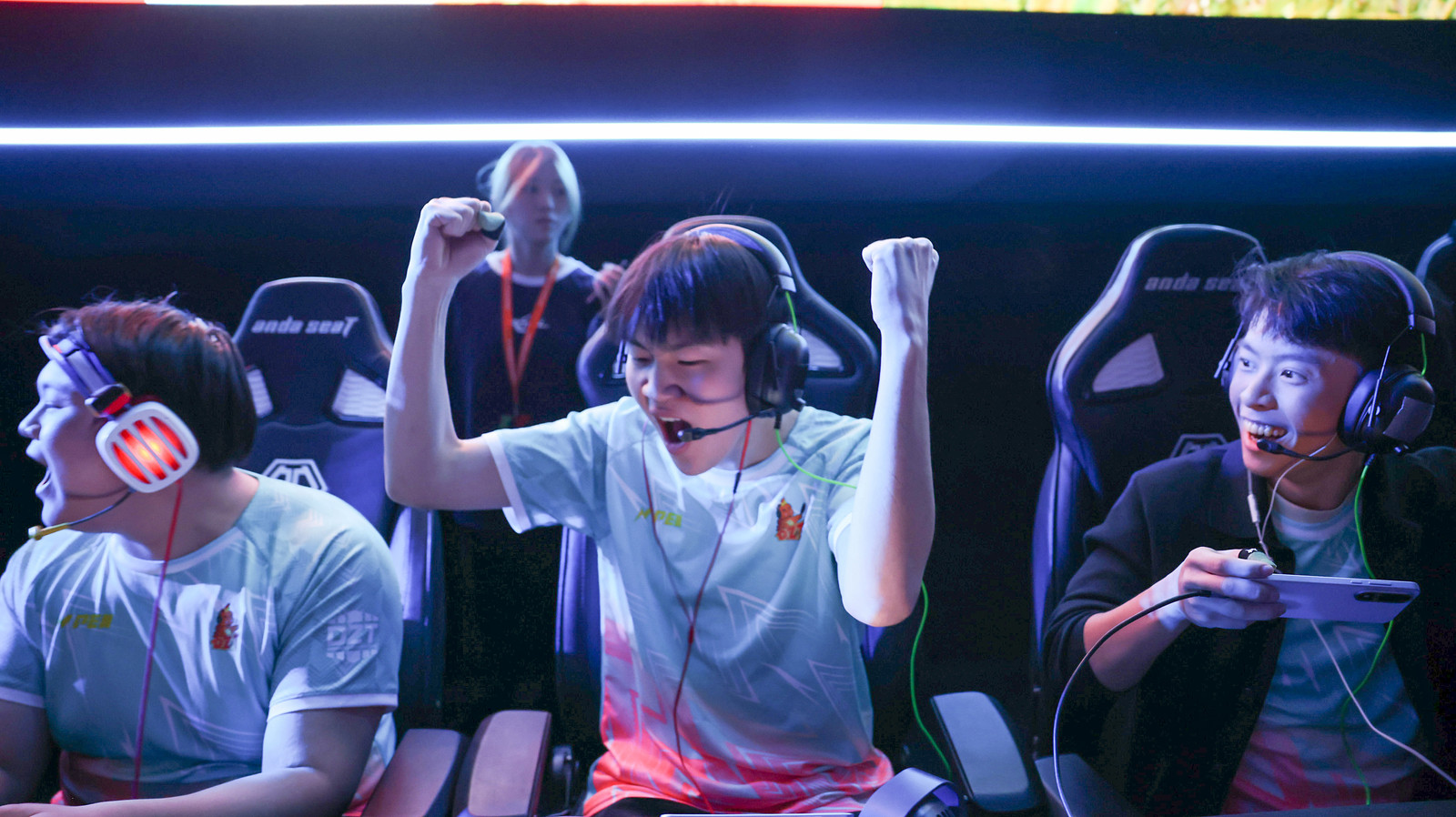 《澎湖海战》剧组相约桌球职业选手展开友谊赛