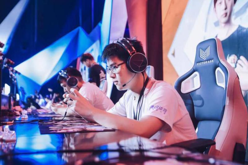 濮院之行 PYL：从赛场到解说席一位职业选手的专业转型