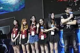 iQOO 15 Ultra突然入网：2K屏+主动散热风扇+肩键标准版买早了！