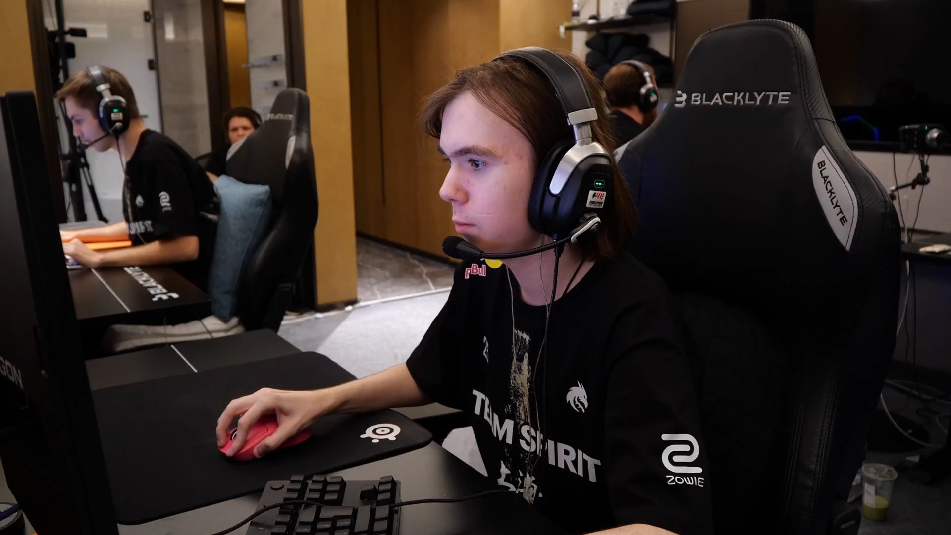 大黄蜂让一追三斩获克拉科夫冠军成功卫冕！ZywOo拿到第29个MVP