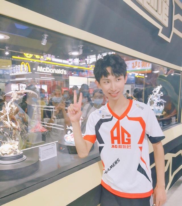 谁是王者荣耀最强职业选手？猫神一诺fly均上榜他更该有姓名(图4)