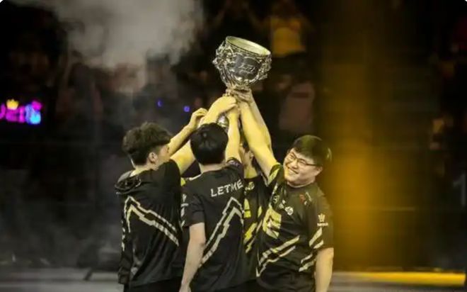 4000名网瘾少年电竞梦碎：你以为躺着赚钱现实比高考还残酷！(图3)