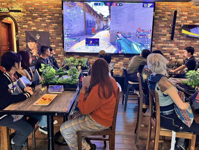 当电竞成为年轻人的会客厅无畏契约打造线下观赛新场景