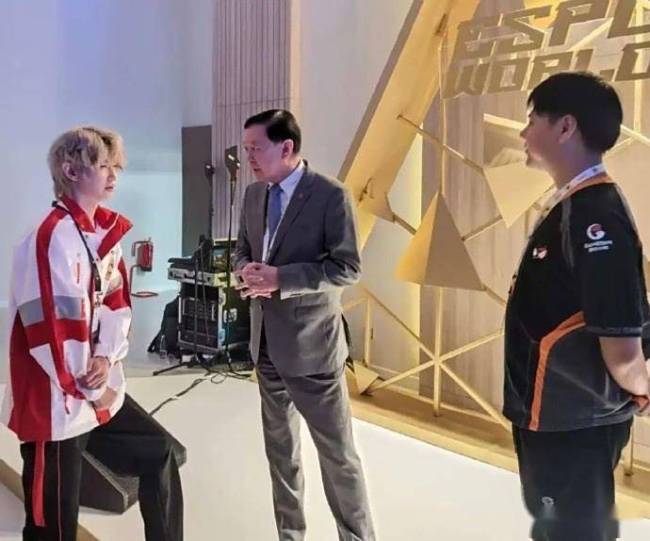 一诺王俊凯合影 电竞国家队排面(图2)
