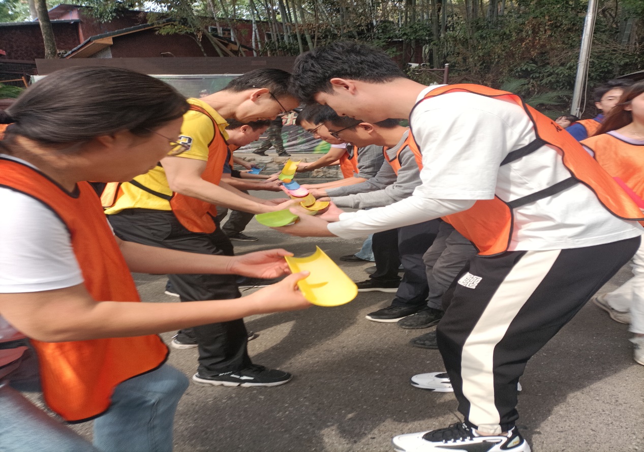 暖场必备！3个超火的团建小游戏一篇get_年会团建游戏