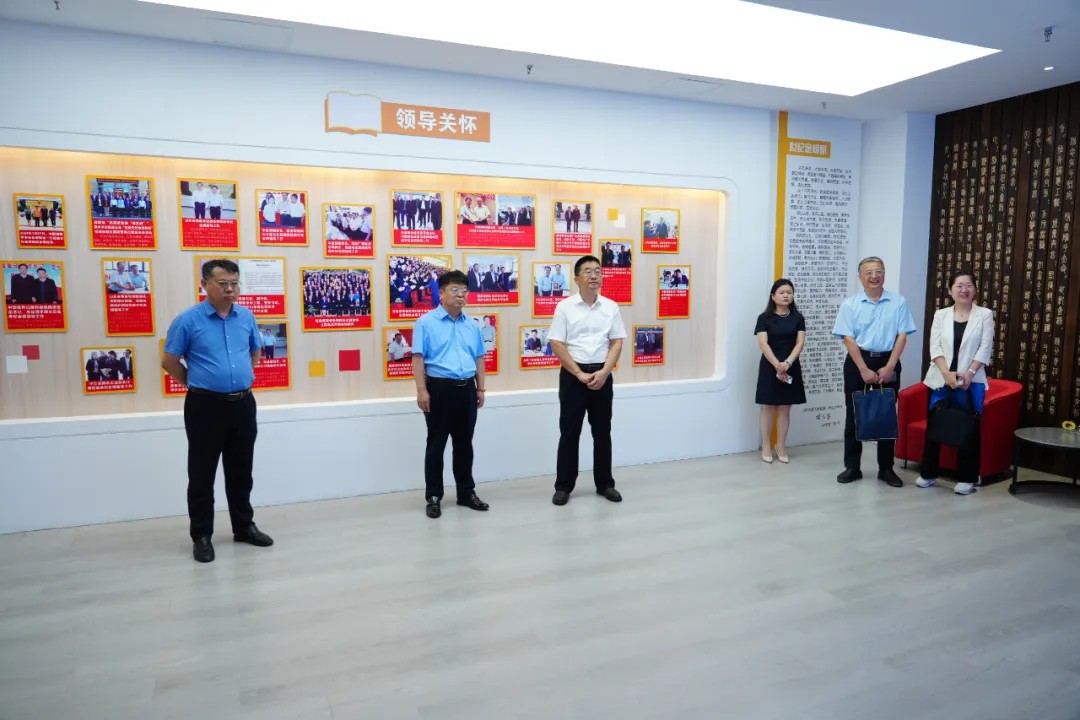 山东省委宣传部刘洪河巡视员一行莅临世纪金榜指导工作(图2)