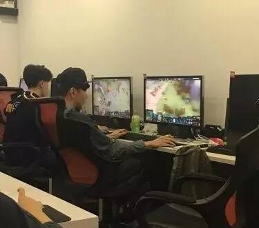 林俊杰终于成立了战队你们这些被演艺事业耽误的电竞选手(图5)