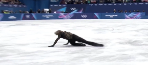 冬奥花滑大惨案！种子选手摔成一片只有日本人笑了：羽生结弦的含金量还在上升！(图11)
