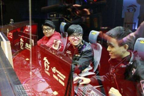 钟意长生回归首发AG王朝真的要来了！专家建议游戏管控从18延至22