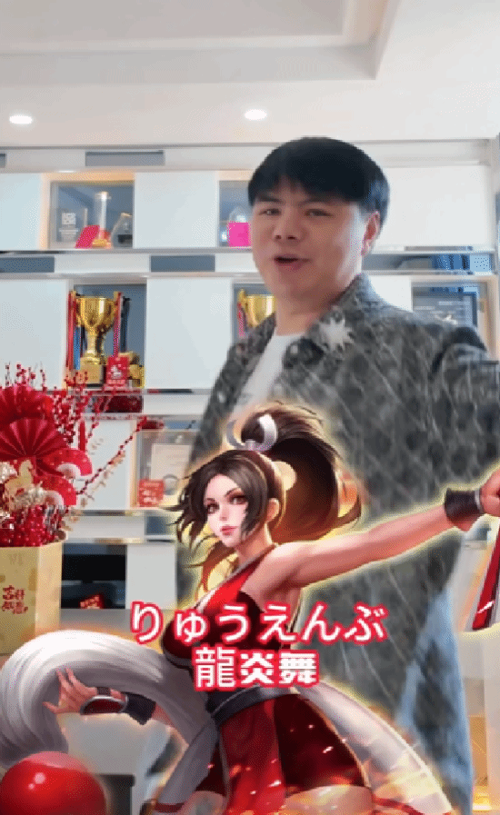 好颠哦！“小孩”曾卓君整活模仿配音美女不知火舞(图2)