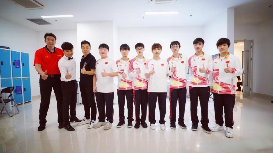 前FPX上单金贡参加访谈公开背刺小天全然忘记S9是小天带他夺冠的(图1)