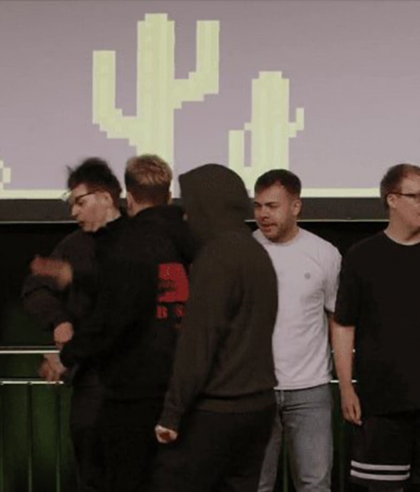 电竞选手输比赛后破防给对手扇一巴掌被官方直接禁赛10年