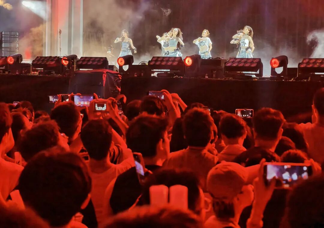6月27日武汉现场万人大合唱！“长队一眼望不到头放眼望去全是人”张靓颖、吴克群都来了(图6)