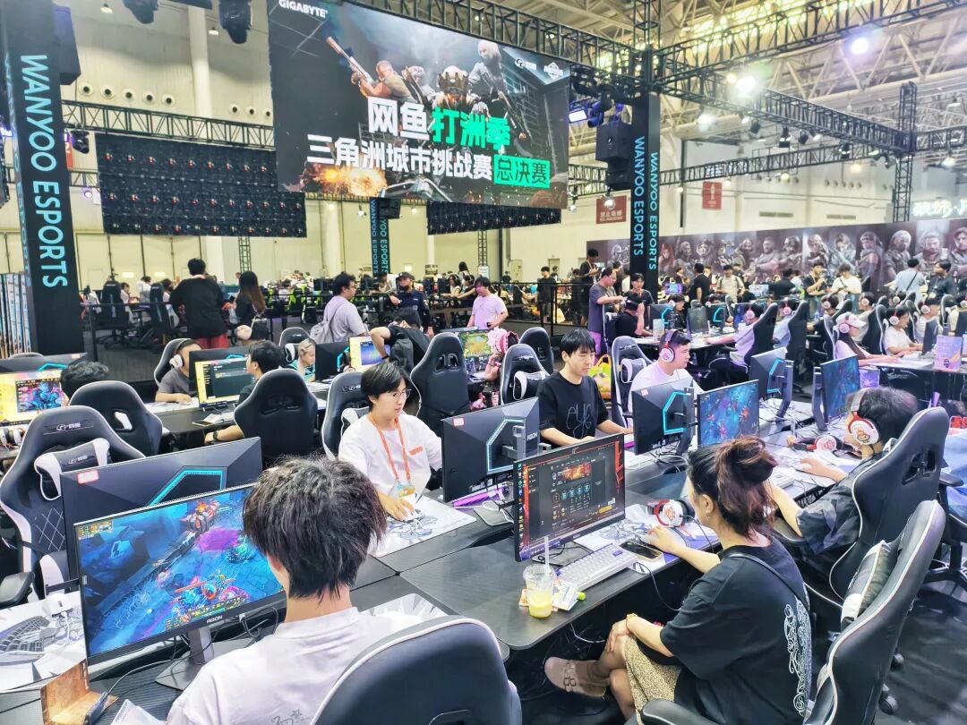 6月27日武汉现场万人大合唱！“长队一眼望不到头放眼望去全是人”张靓颖、吴克群都来了(图2)