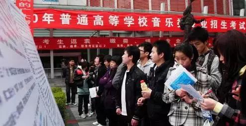 首位签约人：自信是成功求职的基础